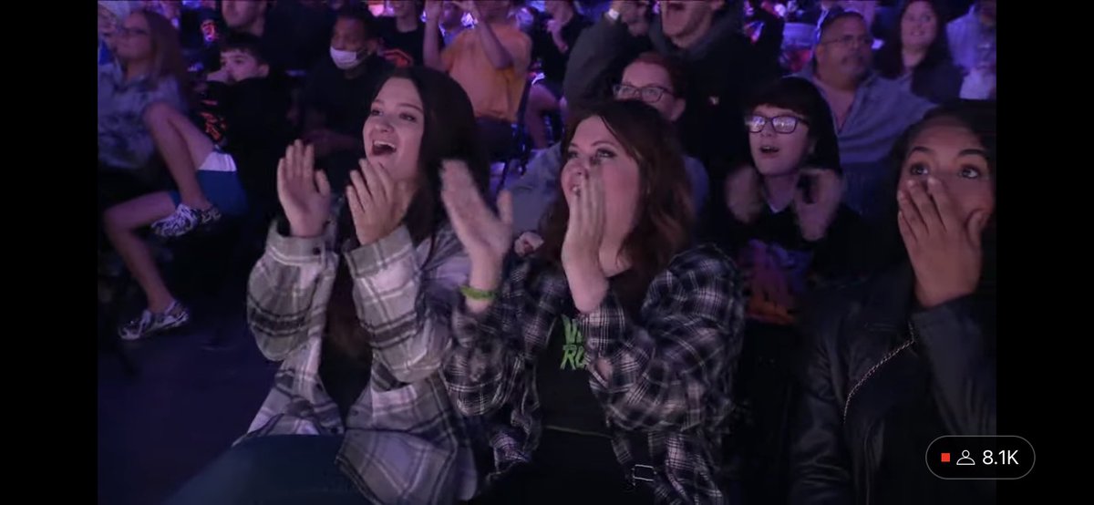 melziecake's tweet photo. I can’t believe it’s over 🥺 Invitationals was better than I ever expected. Watched 12 great games, got to meet @bugha @MeroFN @Clix @TheSommerset and more, plus sat front row right in front of THE CHAMPIONS @KamiFN1 &amp; @Setty2k_ 🤯 So many crazy moments, just so happy rn #FNCS https://t.co/h4q9Q5de3m