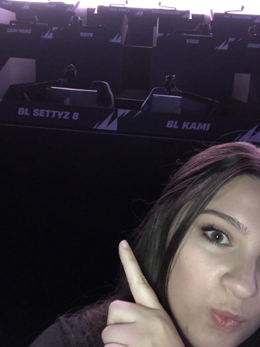 melziecake's tweet photo. I can’t believe it’s over 🥺 Invitationals was better than I ever expected. Watched 12 great games, got to meet @bugha @MeroFN @Clix @TheSommerset and more, plus sat front row right in front of THE CHAMPIONS @KamiFN1 &amp; @Setty2k_ 🤯 So many crazy moments, just so happy rn #FNCS https://t.co/h4q9Q5de3m