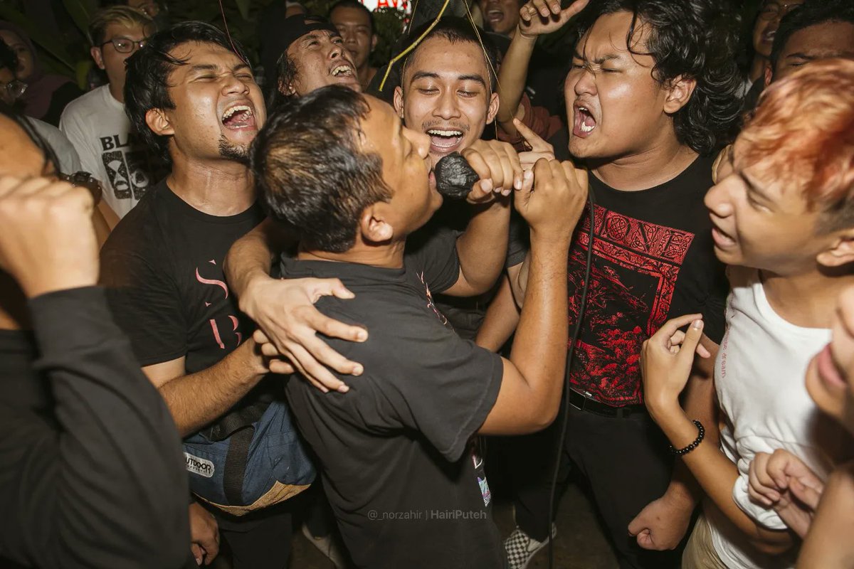 PLAYBURST tweet media