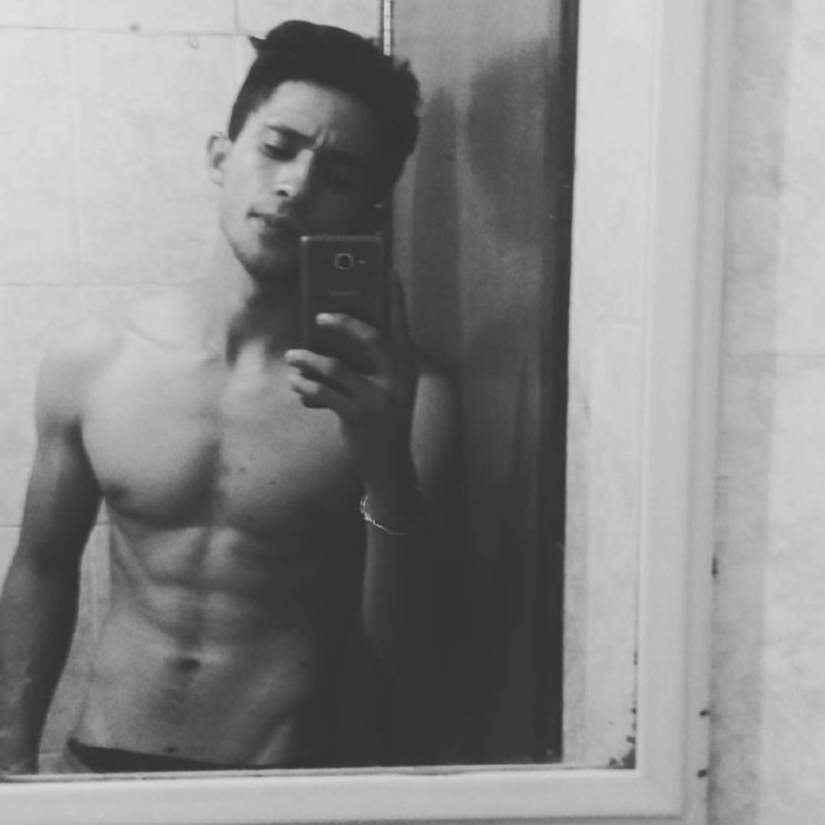 ivaaanvan's tweet photo. Late night photo❤️‍🔥
Rt🔃 https://t.co/oy1kKT8Kx8