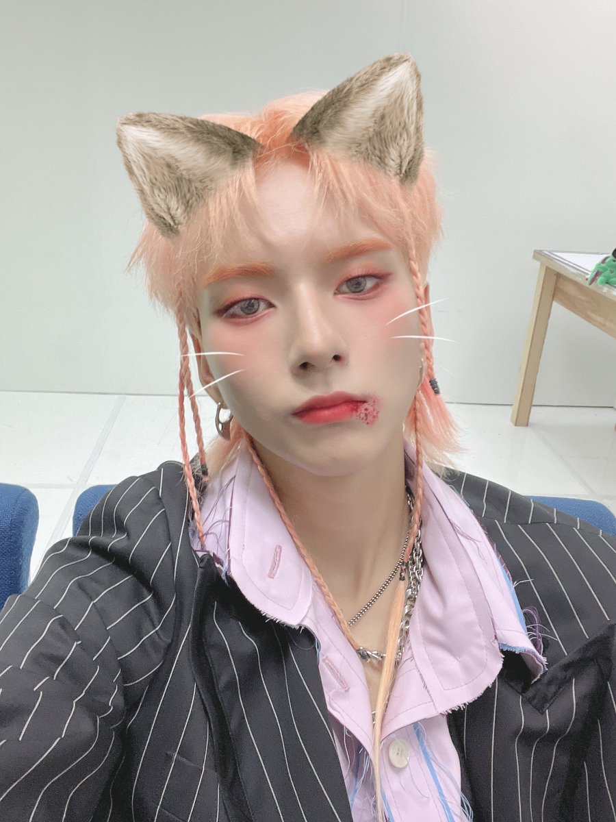 0611bbl's tweet image. 221114 💭 12:59pm (2/2)