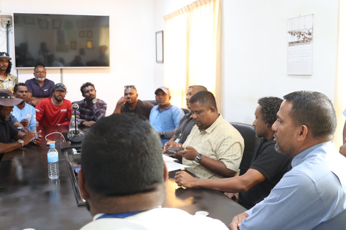 ލ. މާންދޫން މަސްގަންނަން ތިބެންވާނީ މިފްކޯއިން ވެސް މަސްގަންނަ ރޭޓްގައި މަސްގަނެވޭ، ތެލާއި، އައިސް ވިއްކޭ ވަރު ބަޔެއް. އަމިއްލަ ކުންފުންނެކޭ... ތިމަން ކިހިނެއްހޭ އެ މީހުންނާ އެއްވަރަށް އެކަންކުރާނީ ކިޔާ ލ. އަތޮޅުގެ މަސްވެރިކަމުގެ ސިނާއަތު ފުނޑުފުނޑުކޮށްލަން އުޅޭނެ ކަމެއް ނެތް