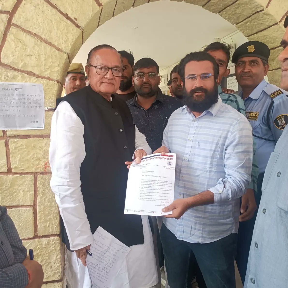 संविदा,गेस्ट फैकल्टी पर भर्तियां करने का विरोध हम पहले दिन से कर रहे हैं,
11 नवंबर को शिक्षामंत्री जी को ज्ञापन देकर विद्या संबल योजना का विरोध जताकर नियमित तौर पर भर्ती निकलवाने की गुहार की थी,
और फिर <a href="/RajGovOfficial/">Government of Rajasthan</a>से अपील करता हूं कि संविदा पर नहीं,स्थाई तौर पर भर्तियां निकाले