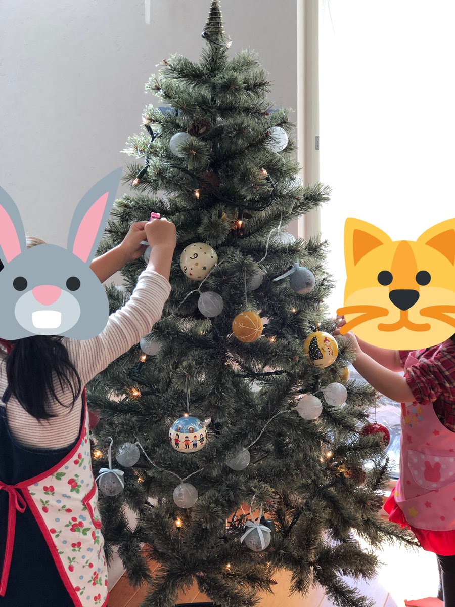 Deloris2306's tweet photo. 最近は何していたかというと、クリスマスツリーを出したり、次女の七五三の着物の半襟をつけたりしていました。どんどん冬が近づいてきていますね。☃️ https://t.co/Lvgy7xtvmC