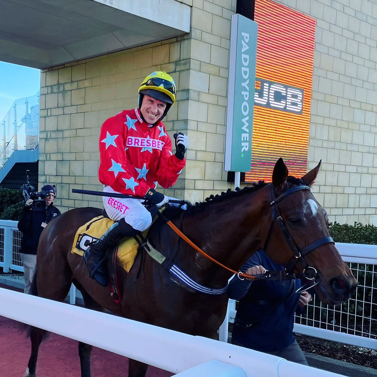 A good few days at Cheltenham for #TeamBresBet 🥇Scriptwriter & Gentle Slopes 🥈School Day Over & Bonttay 🥉Oscar Thyne Well done to @MFHarrisRacing, @OBMRacing, @PaddyBrennan81, @LiamHarrisonNH and all connections