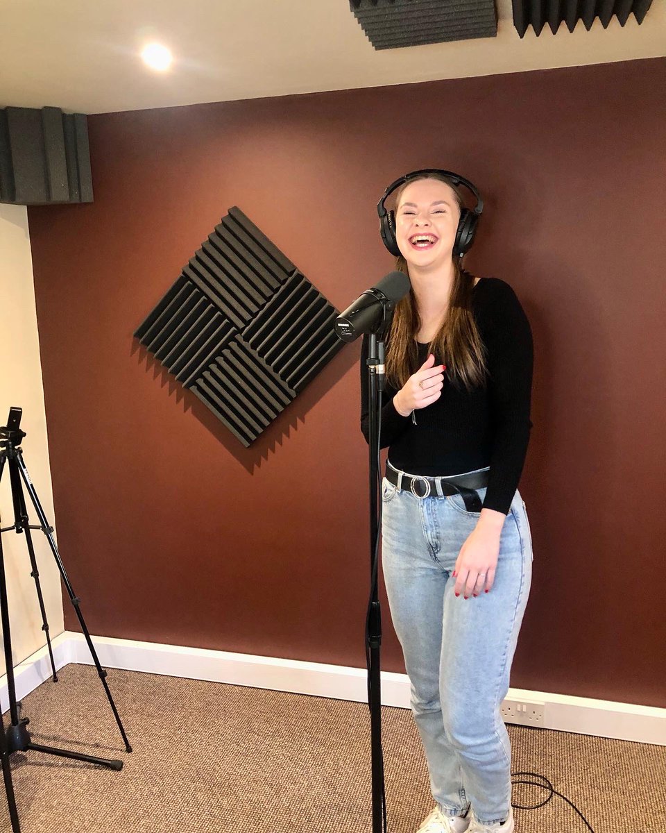 LSP_VocalReels's tweet photo. Recording with CHARLIE PARKER-GRIFFITHS 🖤

@CharlieParkerG1 https://t.co/lTGXUL0aHt
