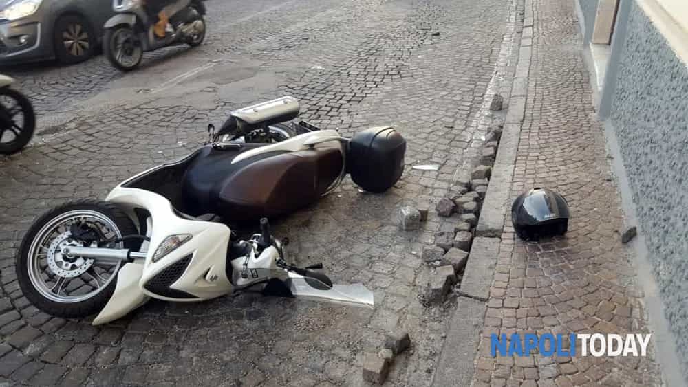 NapoliToday's tweet photo. #Cronaca #Incidentistradali Tragico schianto in scooter, muore 15enne: ferita gravemente la fidanzatina https://t.co/UDSFJVHzSP https://t.co/H7sB4ddFqI