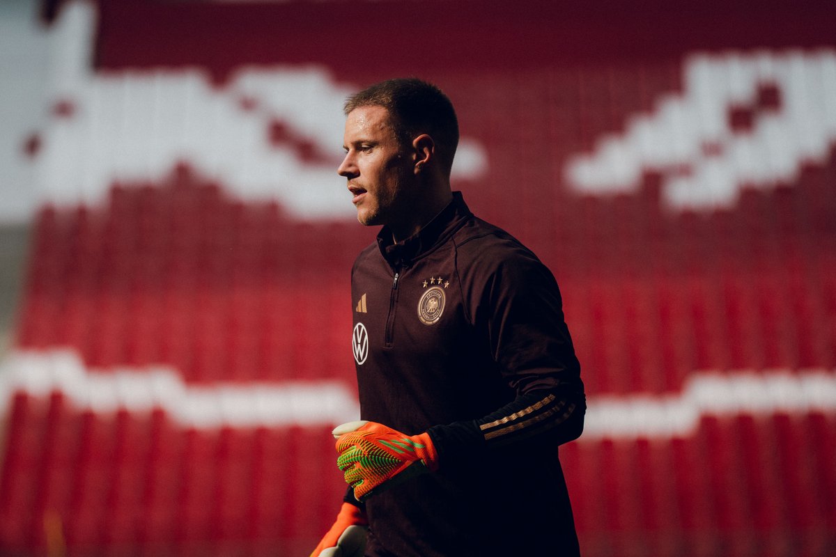 ℹ️ <a href="/mterstegen1/">Marc ter Stegen</a> wird heute wegen eines Magen-Darm-Infekts zunächst nicht wie geplant mit dem Team in das WM-Kurztrainingslager in den Oman fliegen. Er bleibt vorerst in Frankfurt und wird nach seiner Genesung schnellstmöglich nachreisen. 

Gute Besserung, Marc! 🙏