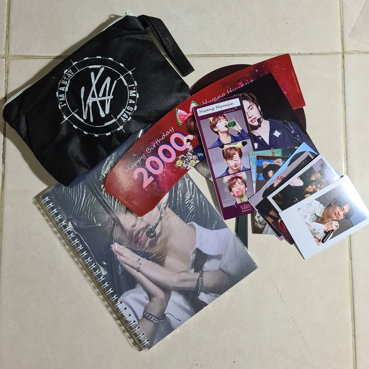 changleex's tweet photo. Ini keren siiih sekali ngasih langsung seabreg😂😂😂 suka bangettt!! makasih banyak kakak kakak @9ofaKind 🥺 https://t.co/RHwgdi91xt