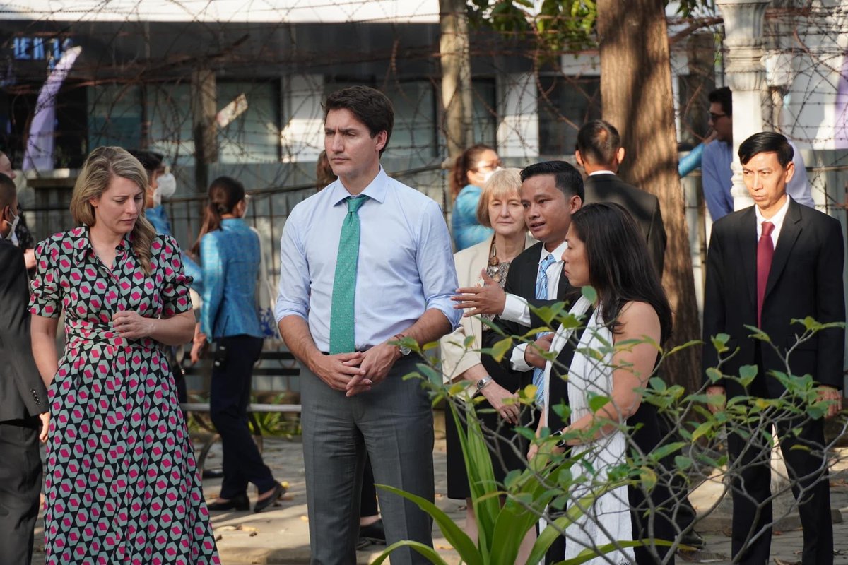 pheaktraneth's tweet photo. #Canada Prime Minister #JustinTrudeau had visited #TuolSleng Genocide Museum, former Security Center of #KhmerRouge Regime between 75-79 on Nov 13, 2022. He said: We must never forget the Cambodian #Genocide, and we must never allow such atrocities to happen again. @KRTribunal https://t.co/6ykApX6WzF