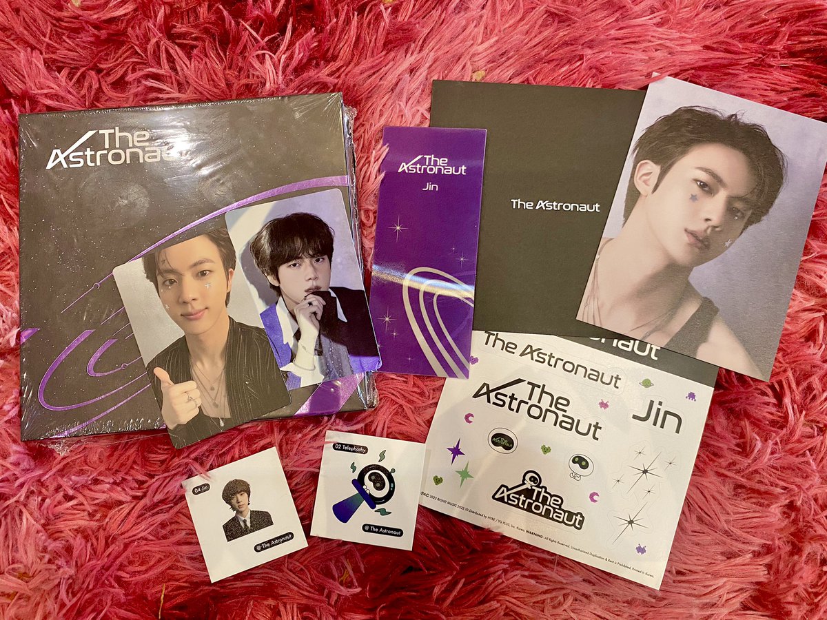 tangmotwit's tweet photo. ได้รับอัลบั้มพี่จินแล้วนะคะ ได้นานแล้วแต่เพิ่งมาลงรีวิวให้  จริงๆได้ของไวมาก และได้ของแถมแบบเซตมาด้วย แม่ค้าใจดีมากๆ ร้านประเสริฐที่แท้จริง ✨

จะอุดหนุนจนกว่าบฮ.จะเลิกขาย จะไม่เปลี่ยนร้าน 🤣
 🤍 #InTheShop_review https://t.co/AqxHi3dNyx