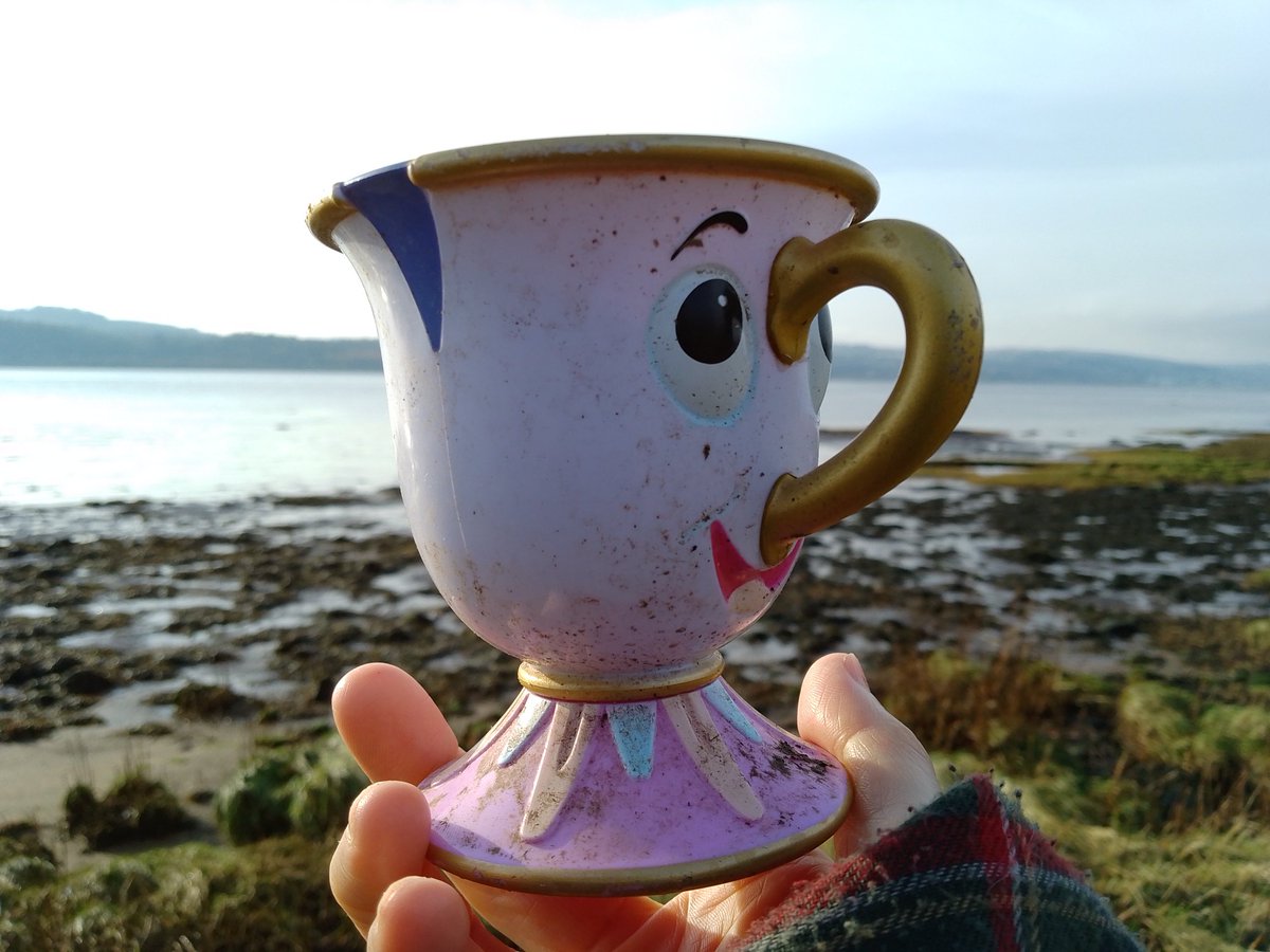 shorethingG82's tweet image. Top of the morning to you!  Found a litter-picker's dream teacup - it even has a built-in chip! #strangestfinds #twittergame @CornishSpliced
