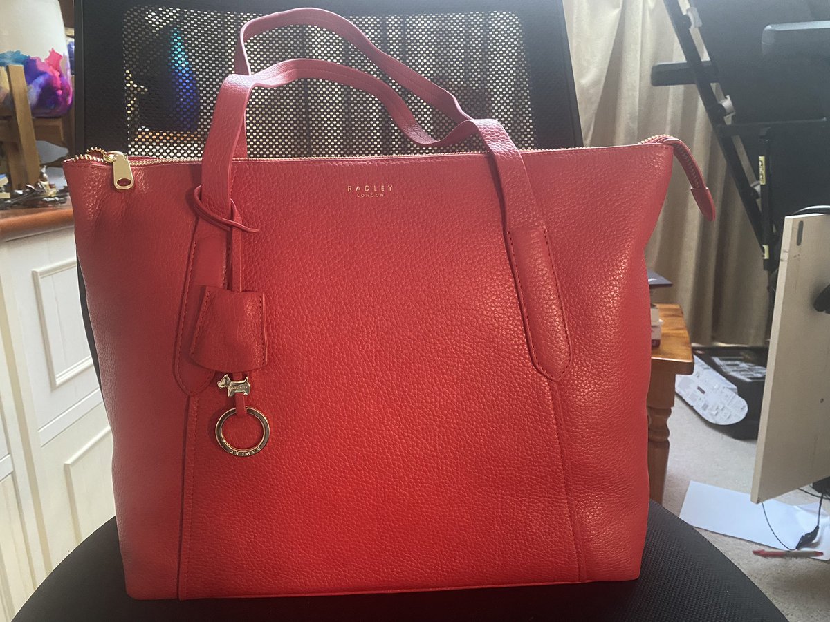 Lisa_Beatty's tweet photo. 18 months into my new role, I finally bought myself a very belated #promotionpresent. Iβm confident it will carry all my teaching, research, clinical and admin demands!
Note the teeny tiny westie πΆ on the key fob! Bringing a tiny bit of home into work with me every day! ππ‘ https://t.co/VjWAKwDeLz