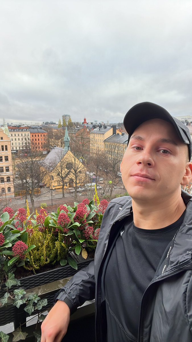 trixiemattel's tweet image. I am home. 🇸🇪