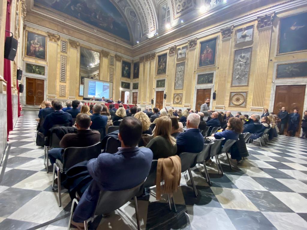AnciLiguria's tweet photo. 🔘A Palazzo Ducale l’incontro dei liberi professionisti appartenenti a #Confprofessioni Liguria. 
A portare i saluti di Anci Liguria, il presidente del #CAL Consiglio delle Autonomie Locali liguri e Presidente della Provincia Savona Pierangelo Olivieri
▶️https://t.co/f2E51h6rJ7 https://t.co/2C6EF3II39