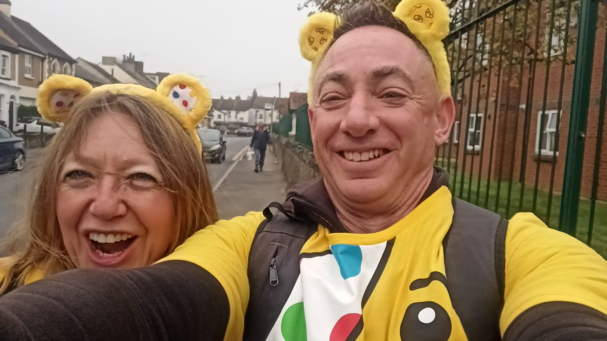 BBCSussex's tweet image. And they’re off! Day 1 of our Pier 2Pier @BBCCiN challenge. They’re on way to Addington! @OBrienKrystyna doing hits into the show throughout the day. You can support us in our up-and-coming challenge attempt and donate to BBC Children in Need bbc.in/bbccinwalkandt… @smaisner