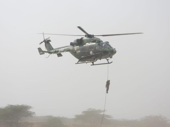 VaadeD's tweet photo. #ExDhruvShakti
#GoldenArrowDivision 
#SehjraBrigade conducted joint training with #Helicopters from #ArmyAviationCorps for #HeliborneOperations behind the enemy lines thereby showcasing their tactical skills &amp; operational readiness.
#IndianArmy #WeCAN #AzadiKaAmritMahotsav #Bomba https://t.co/li6S9nBFYY