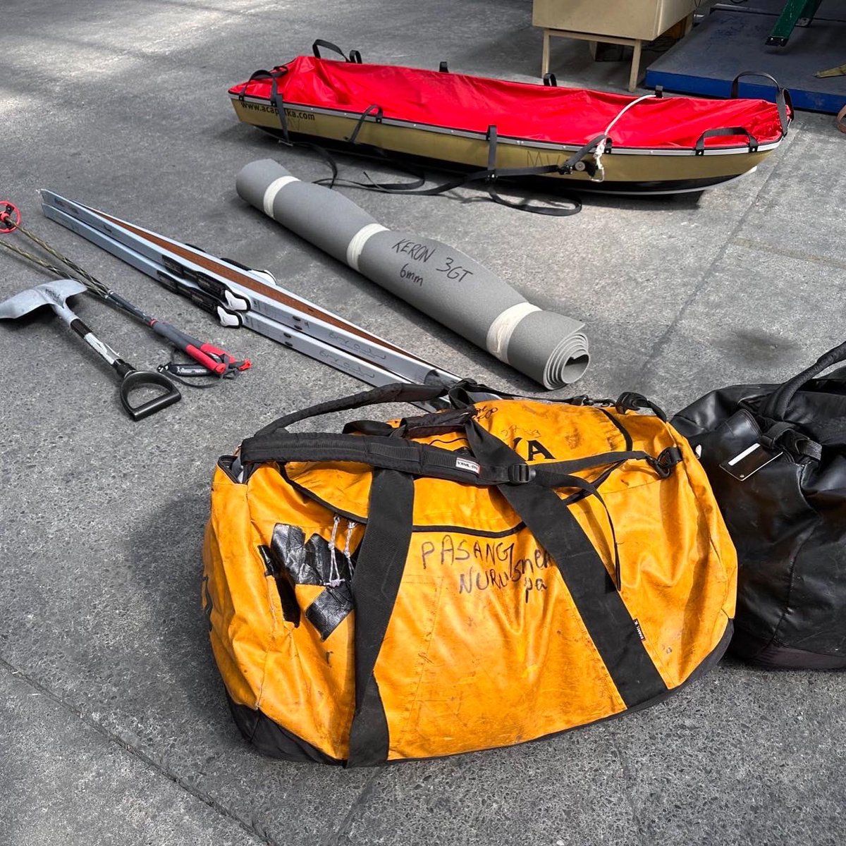 Gearing up in Punta Arenas. Read more in our daily blog at 3poles.fi/en/blog/2022-1…