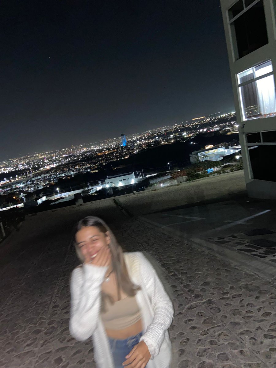 villegas_sof's tweet photo. Una sesión de fotos con tu viejo tipo Kevin Kaarl te reinicia la vida <33 https://t.co/OumeerWzqO