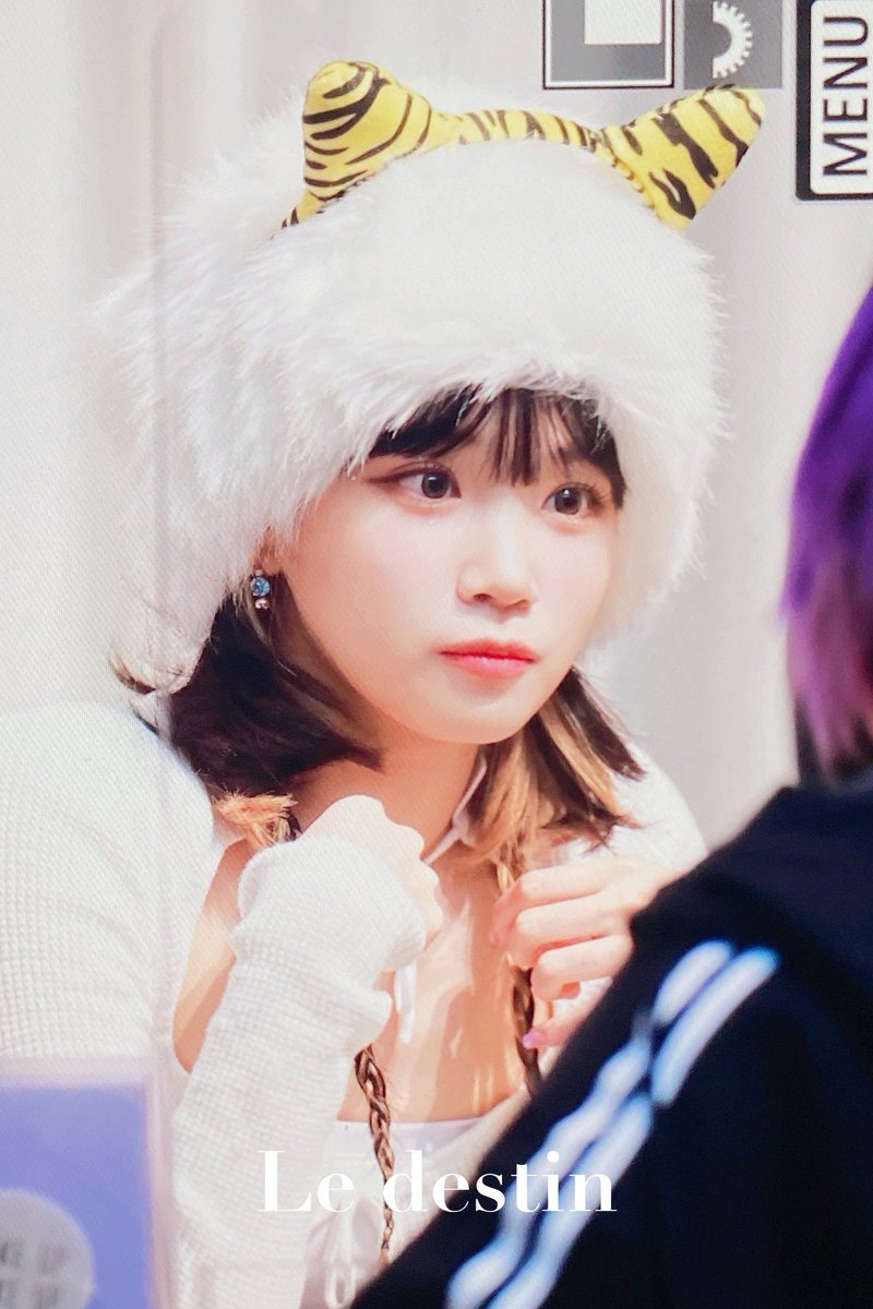 tiny chaewon ᐢ._.ᐢ tweet media