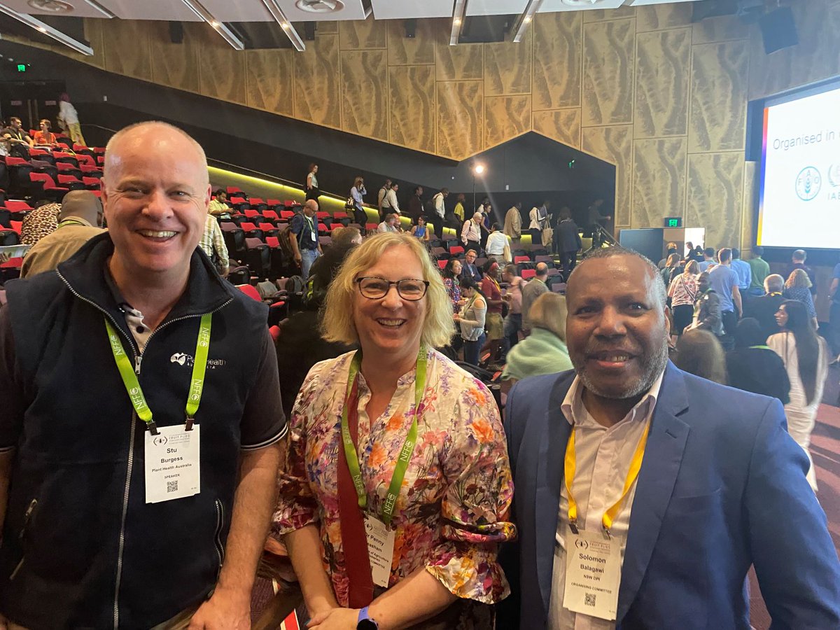 PreventFruitFly's tweet photo. Fruit fly experts around the world are gathering at @Macquarie_Uni in Sydney for the #11ISFFEI this week. Stuart Burgess caught up with @PennyMeasham from @DAFQld and Solomon Balagawi from @nswdpi today. 
#preventfruitfly https://t.co/zs4gTXReJo