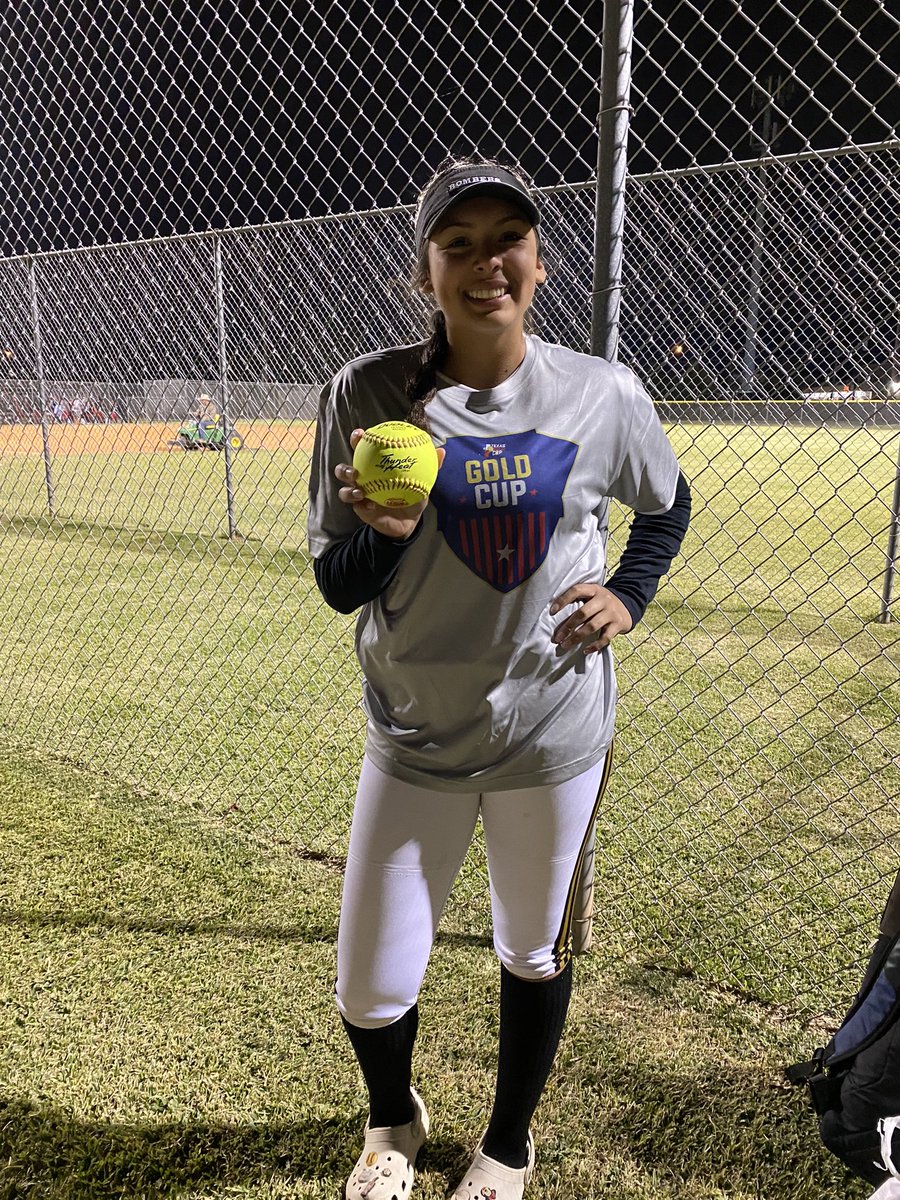 BombersCtxWard's tweet photo. @MiaRincon5 with a laser shot 💣 in the Gold Cup tournament championship game! @IHartFastpitch @Los_Stuff @bombers_fp #fastpitch #softball #bombers https://t.co/sQcOGaJvrT