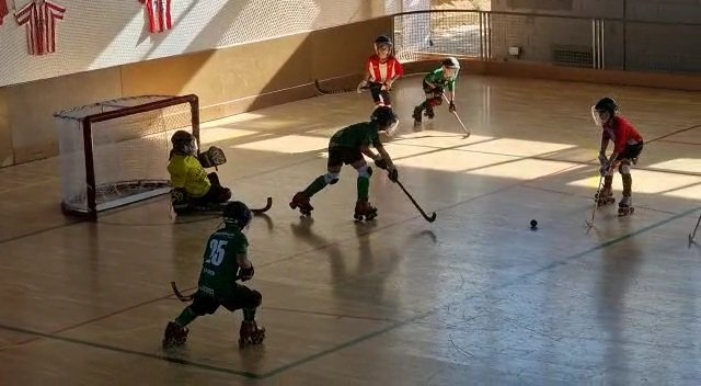 HoqueiAmposta's tweet photo. Benjamí #hoquei 🏑🥅
Tornem a tenir un 'derbi' a les Terres de l'Ebre 👏
Convidem a altres poblacions a promoure-ho!
#cpflix 🔴⚫️ - #ChpSmartphoneAmposta 🟢⚫️
#clubpatiametllademar 
@esportcat
@FCPatinatge
#hoqueibase https://t.co/lds8dZkZLB