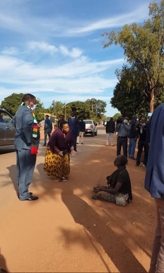 phillsolo's tweet photo. So touching
President ED Mnangagwa stops to speak with a disabled man in Kwekwe on the street, Hands over a wheelchair.
#EDCARES
#EDFOREVERYONE https://t.co/LvDh65KB09