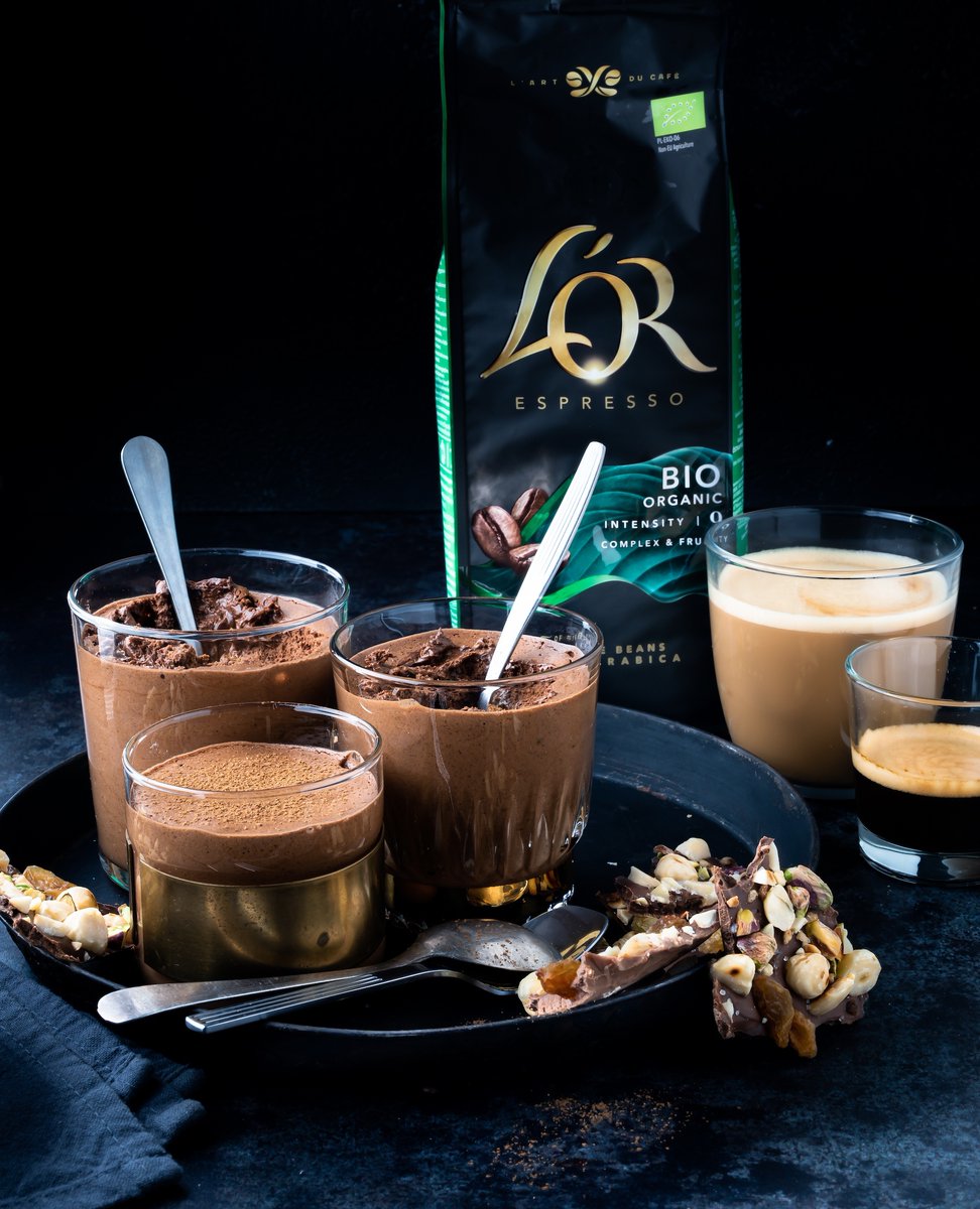 paulineskeuken's tweet photo. Deze chocolade espresso mousse is een heerlijk toetje – extra feestelijk geserveerd met chocoladeschotsen met gehakte noten. Klinkt dat niet heerlijk?
https://t.co/zj44Cw4YWa
#adv #koffie #espresso #lorespresso https://t.co/lgr20mwLv2