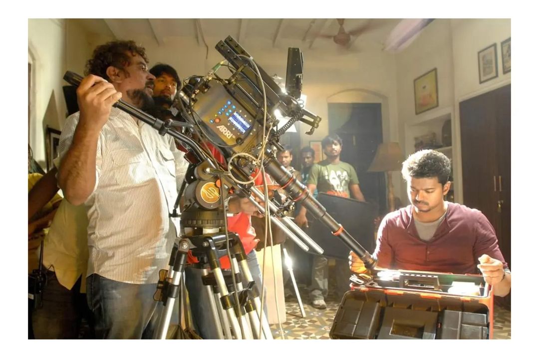 CinemaVikatan's tweet photo. #10YearsOfThuppaki https://t.co/UwtqUxg4qt