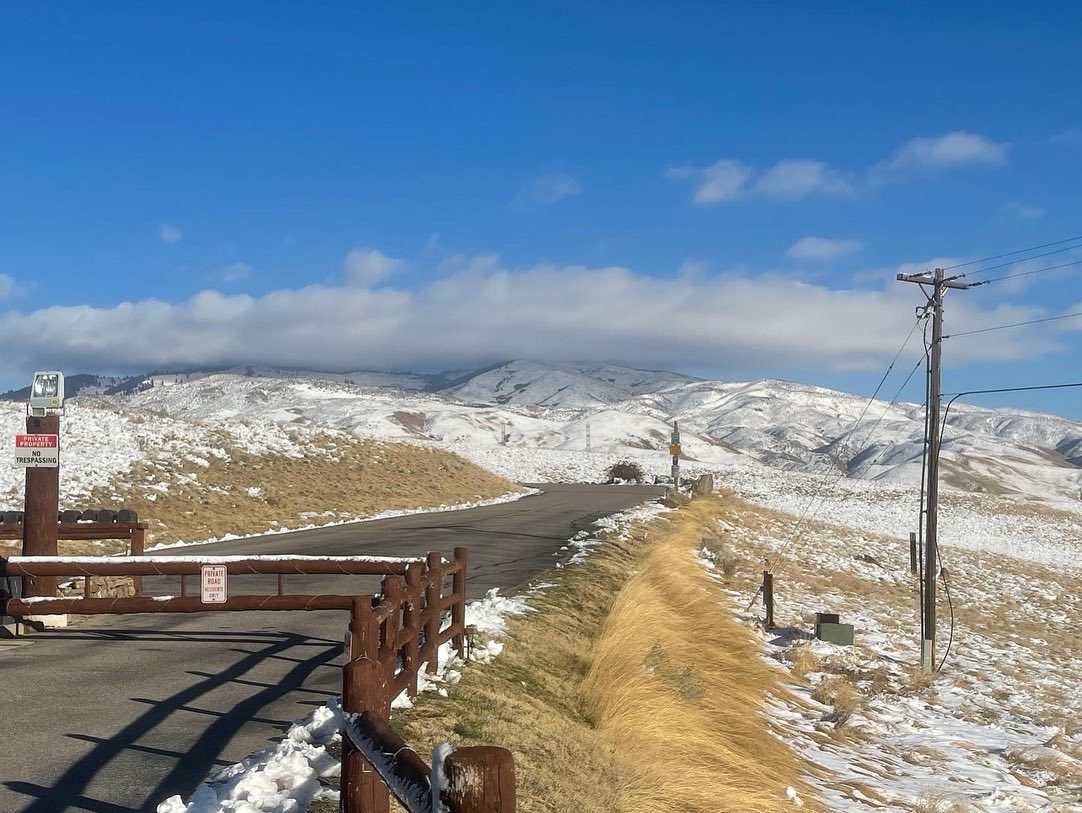 TabathaRosproy's tweet photo. I made it to Idaho in time to take a beautiful (precarious) drive, and it took my breath away! What a beautiful part of our country! I’m excited to spend tomorrow with the Idaho Dept of Ed Family and Community Engagement Conference! @brewerhm @DrSConstantino #ntoy20 #kpirc https://t.co/7LSEwuGukM