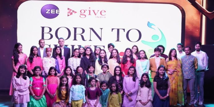 Glad to meet the extremely talented girl child prodigies last evening. Humbled to see yet another initiative by ZEE to recognise & nurture the talent of girl children. Thank you @GiveIndia @zarinascrewvala @samaramahindra @rupakmehta @bindusub for joining us in this journey!