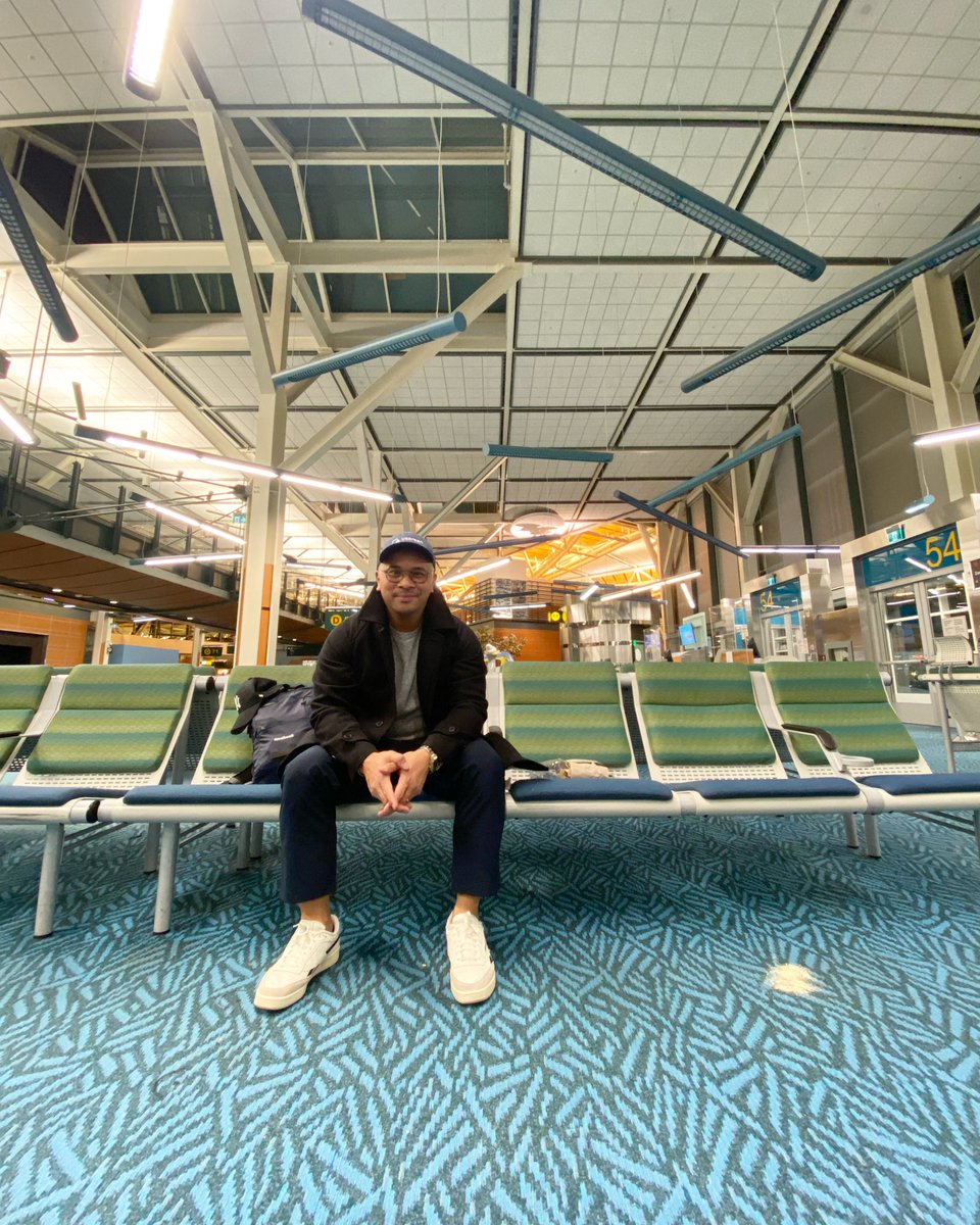 Off to NEW YORK + WASHINGTON DC ✈️ 

Also, it’s verrryyy quiet at the airport this time of night. #redeyeflight #uscreen #uscreentv