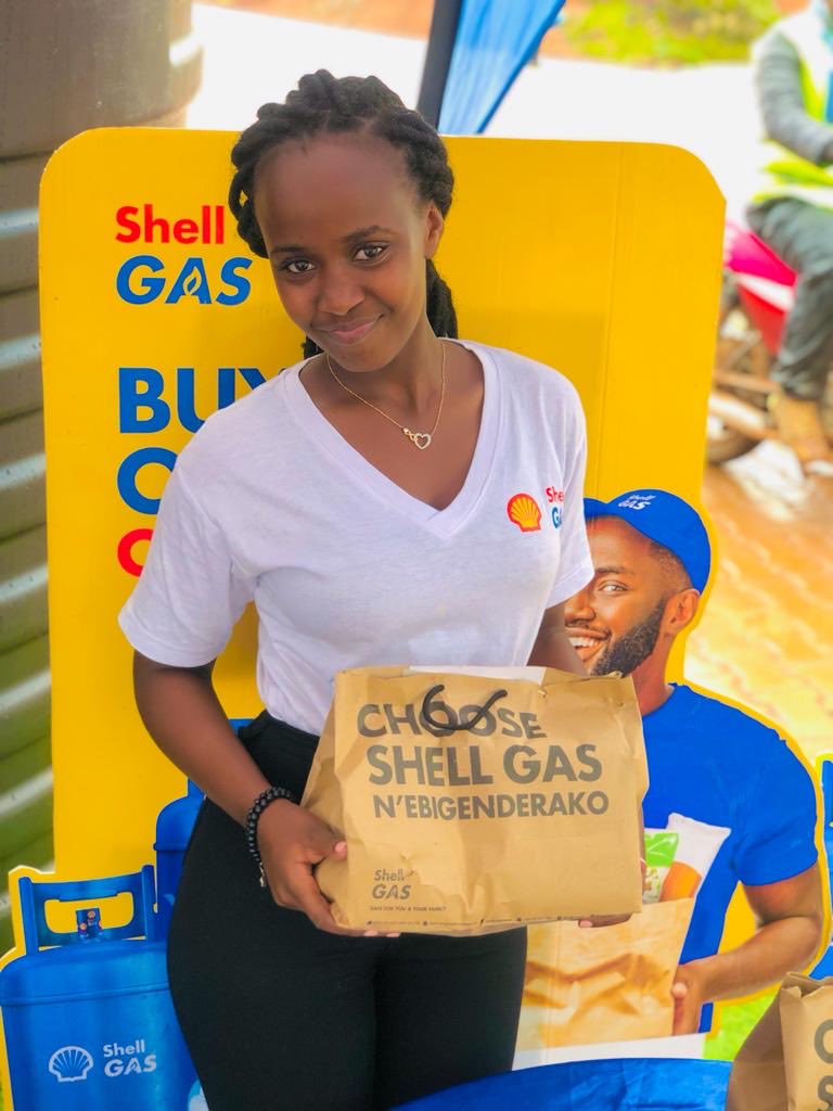 ExpUg_Official's tweet photo. BUY OR REFILL& GET MORE
Simply buy or refill your 6kg, 12kg or 45kg cylinder at the Shell Stations or our door to door gas team and get yourself a gift hamper with selected food items. #ThinkExpforlive+ https://t.co/j34YRm0ihZ