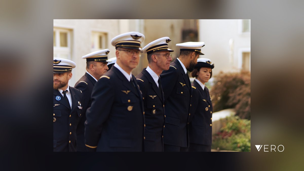 the army…
#Army #GroupOfPeople #ArmedForces #Uniform #Standing #People #Soldier vero.co/tiko37/B3r-ntg…