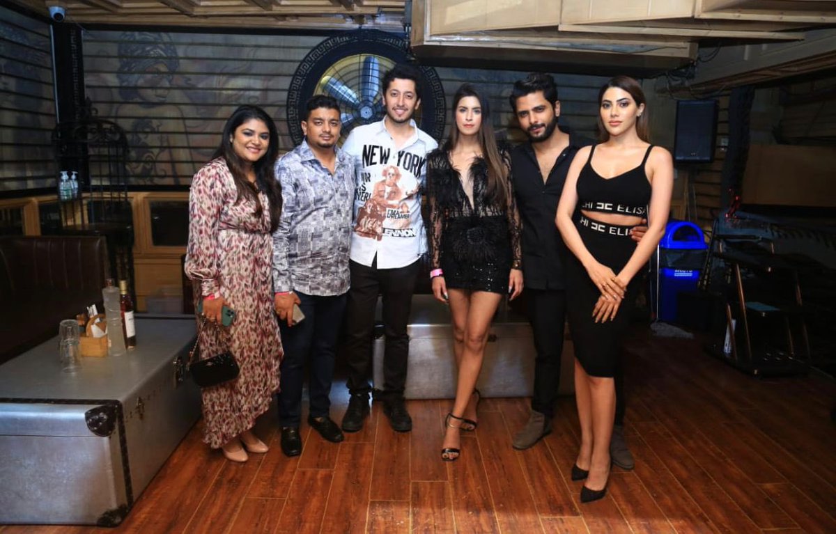 Groove to the new Party Anthem! 
Global Desi Records' producers #AlimMorani #ShikhaKalra #PrateekChaurasia along with artists #NikkiTamboli #TanmaySsingh and singer #VeeKapoor suprise fans as they go club hopping in the city for the promotions of their latest song #Chhori.