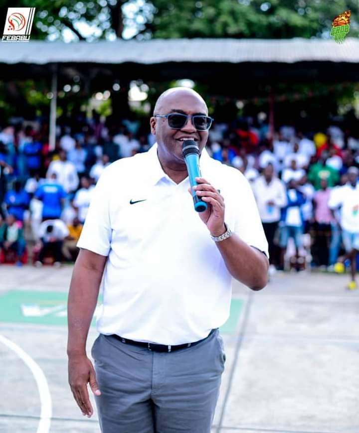 IrisNews_'s tweet photo. 🏀 Ku musi w'ejo rero, aho haba urukino rwa nyuma rwa #CrdbCup, @FebabuOfficiel ikaba yari yatewe iteka ry'ukwakira, umukuru w'ishirahamwe rya #Basketball muri Afrika Anibal Manave, hakibazwa icari gikorwa nk'iyo yipfuza kwisuganya mu kazu ka surwumwe.
#Burundi https://t.co/P1cC923o7H
