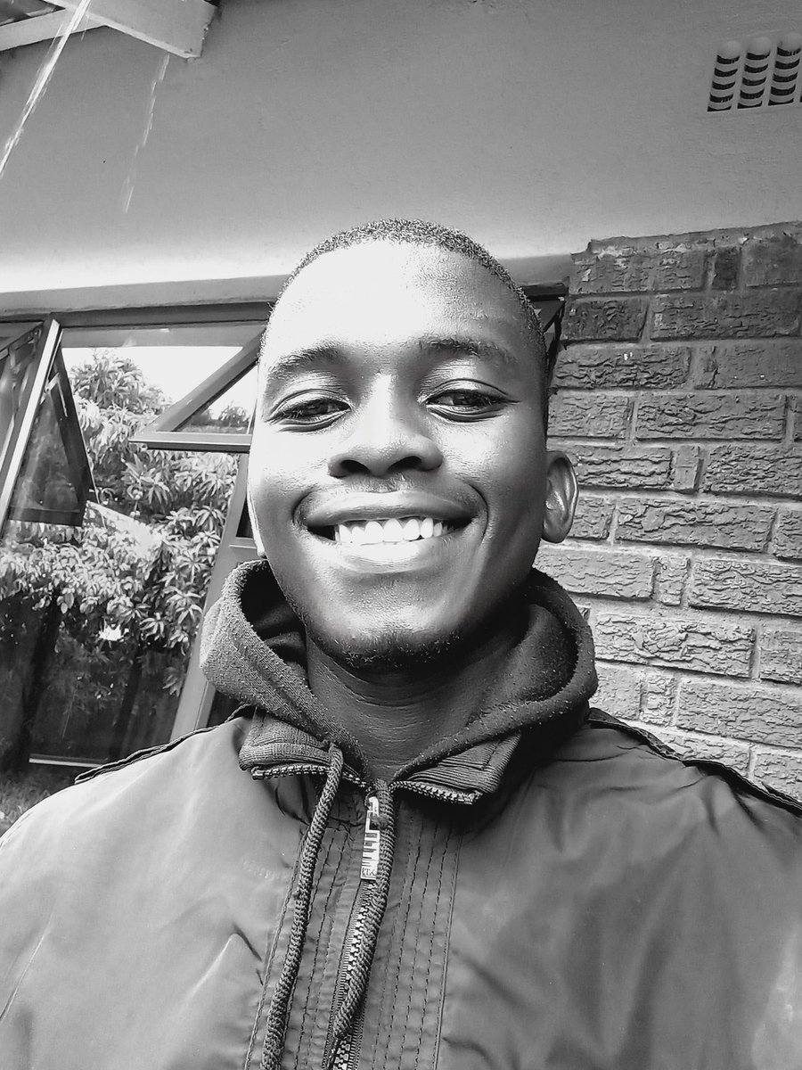 Mr Mhere on Twitter: "iPhone users murikudya here ma Apples 😂"