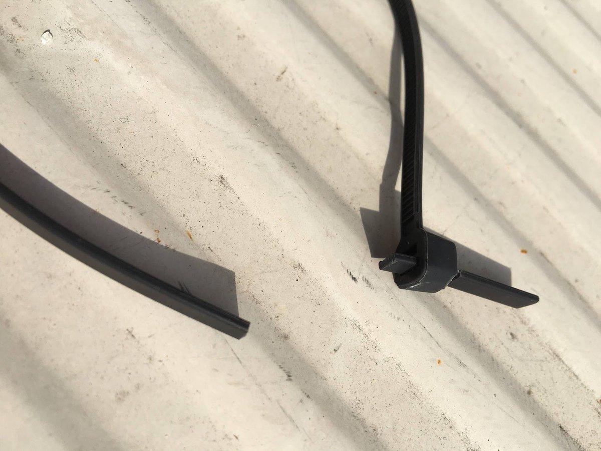 外で使っていたインシュロック、耐候性のやつでも切れた