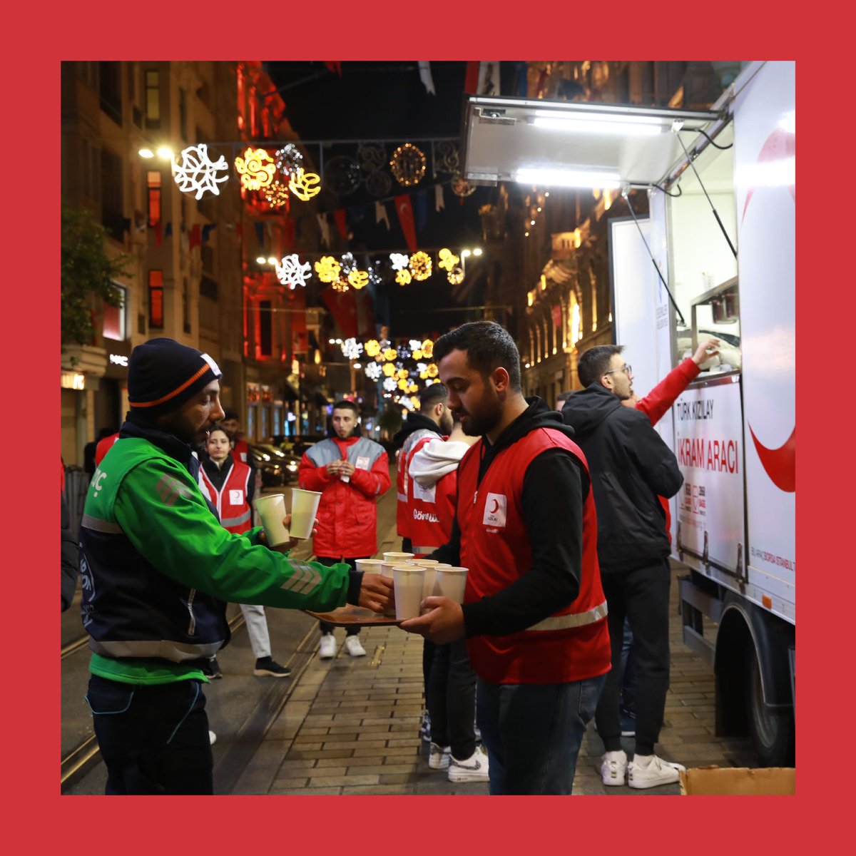 RedCrescent's tweet photo. With our volunteers we were on the field to relieve people's pain all night long. https://t.co/DIIvbKhXu4