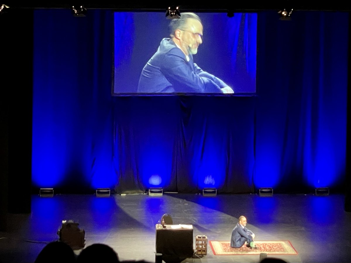 Gestern war ich bei Kurt „Chez“ Krömer, was sehr unterhaltsam war.

Ansonsten findet ihr mich aktiv bei 🦣 #Mastodon: chaos.social/@dagger.

Guten Twittermorgen und eine schöne Woche 😀