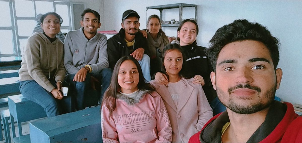VinodVision's tweet photo. कुछ फुरसत के पल सहपाठियों के संग
 
 📍( Himachal Pradesh University Reginal Center Dharamshala )

#HPU #HPURC #HPUShimla #HimachalPradeshUniversity #University #Dharamshala https://t.co/AW880IyZRD