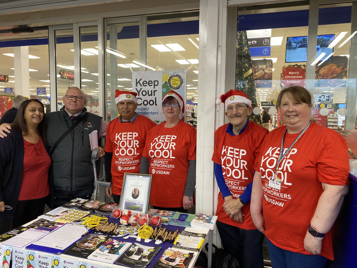 Southern Equalities Forum and reps at Tesco Andover running the #Respect4Shopworks #FreedomFromFear campaign! In memory of John Carroll - USDAW member who lost his life whilst at work #UsdawUnion @rabdonnelly2010 @gulljamie1 @PaddyLillisGS @DaveMccrossen