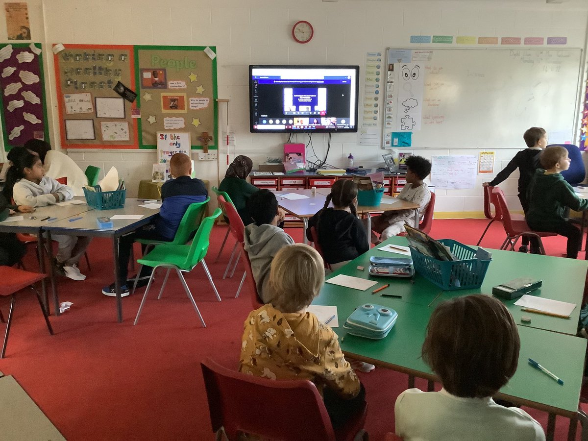 DosbarthSt's tweet photo. We are enjoying learning all about jobs in technology! We have even learnt about some of the new technology being created! #openyoureyesweek #technology @StCuthbertsPrm https://t.co/OqANUC483C