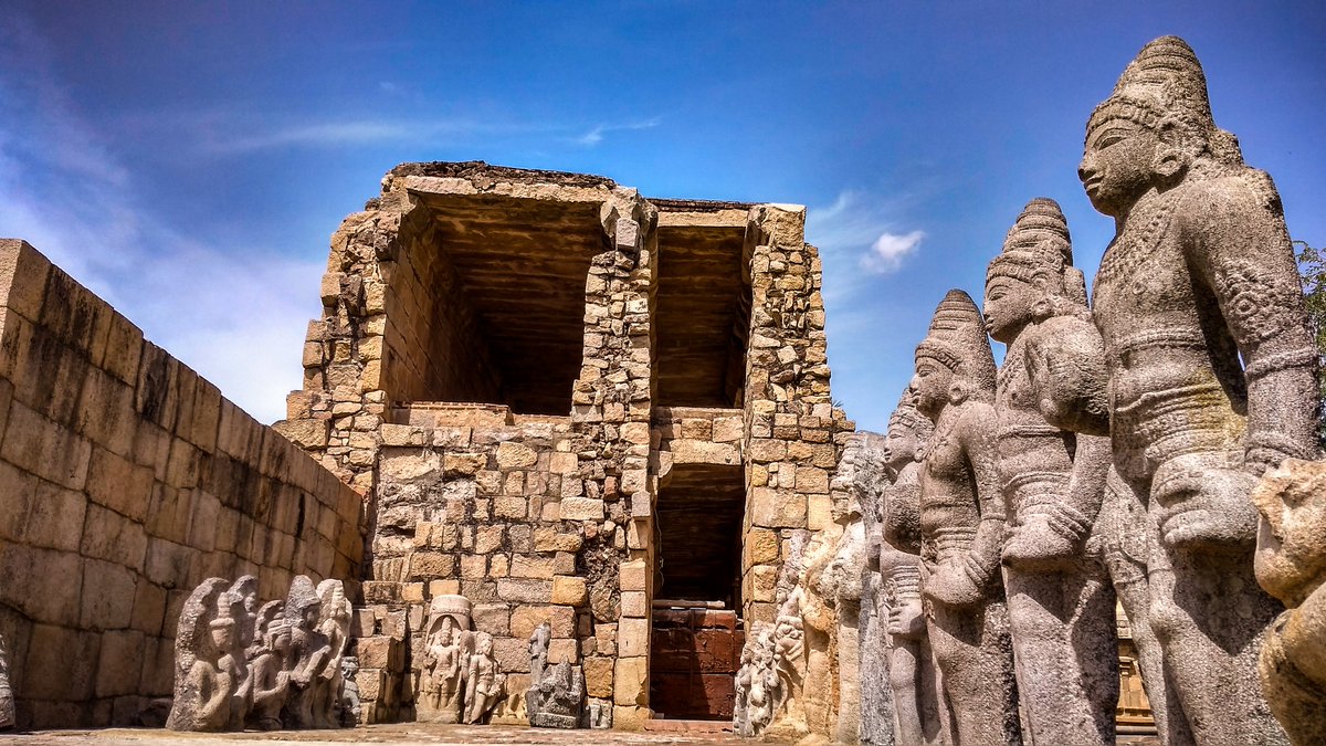 UpdatesTanjore's tweet photo. GangaiKonda Cholapuram
Jayamkondam, Ariyalur - Dt
TamilNadu 🇮🇳  

#RajendraCholan #Cholas
#GreatLivingCholaTemples

The Great Living Chola Temple
'UNESCO World Heritage Site'
#Central_Tamilnadu https://t.co/sULzJhTWyT