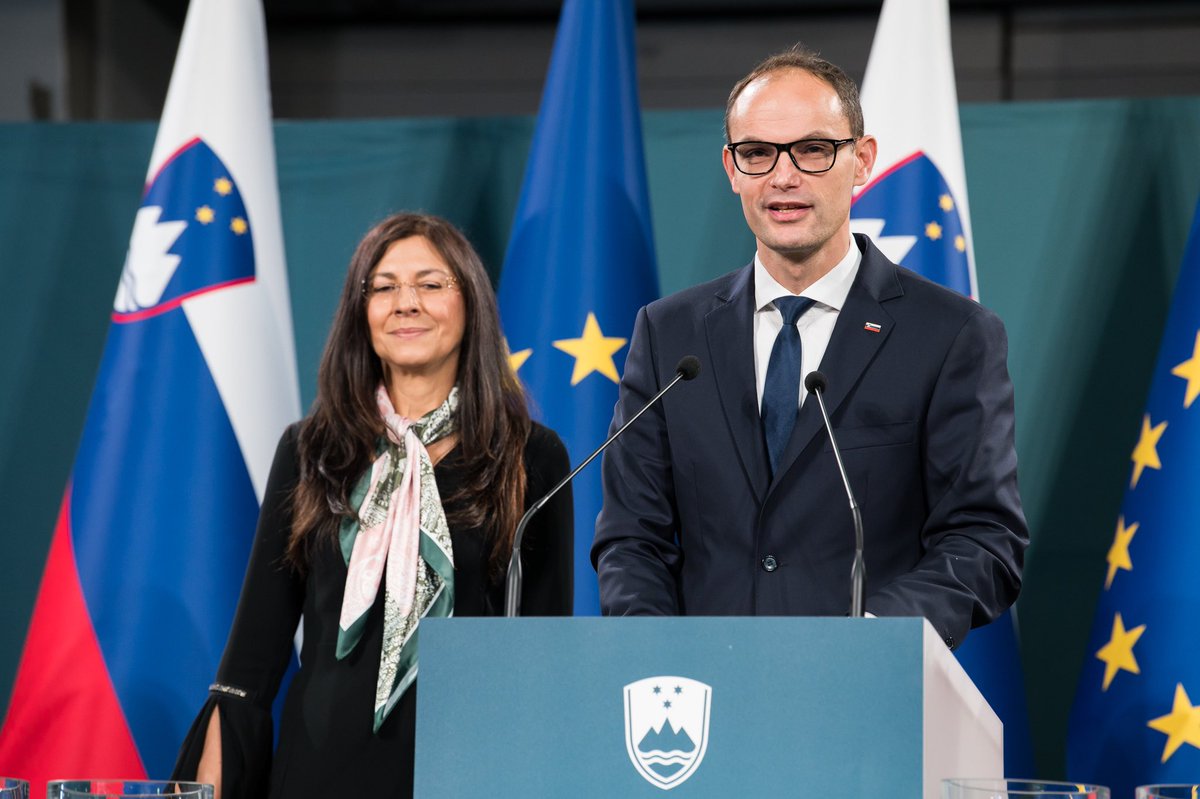 AnzeLog's tweet photo. Vsem, ki ste glasovali zame se iskreno in iz dna srca zahvaljujem za vaš glas. Sodelumo za prihodnost je to kar iskreno zastopam. 23 let sem v politiki in v tem času sem se marsičesa naučil. Tudi tega, da ko se ena vrata zaprejo se druga odprejo. Smo na začetku nečesa velikega! https://t.co/wDuE52kjL9