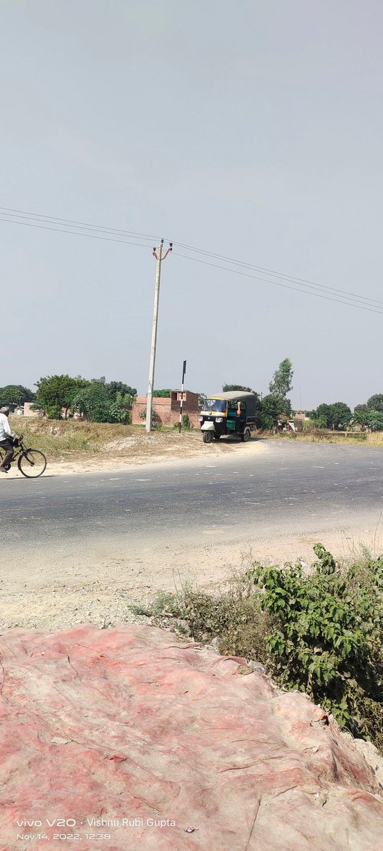 Vishnu_Gupta_'s tweet photo. No barrgedding No street Light daily Road accident in this Road Jeoli Mode Bypass  Azamgarh to Jaunpur Road @nirahua1 @myogiadityanath https://t.co/ZufduBjGRp