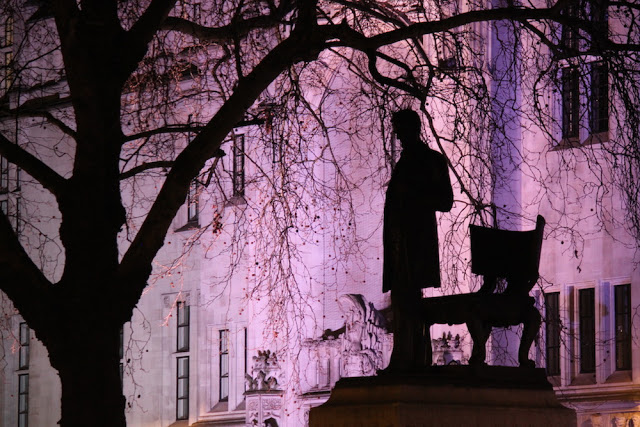 LdnHT's tweet image. The week ahead… This weekend the students on the @WminsterGuides #TourGuiding Course are back in our #Marylebone classroom with tutor @WalkingLondonH1 for another class on the history of Westminster #MondayMotivation #LearnSomethingNew #DoSomethingNew