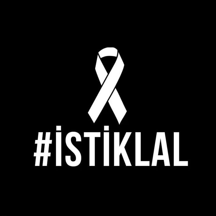 BadBearTR's tweet photo. Başımız sağ olsun... #Taksim #İstiklal https://t.co/alrcPyLmeZ