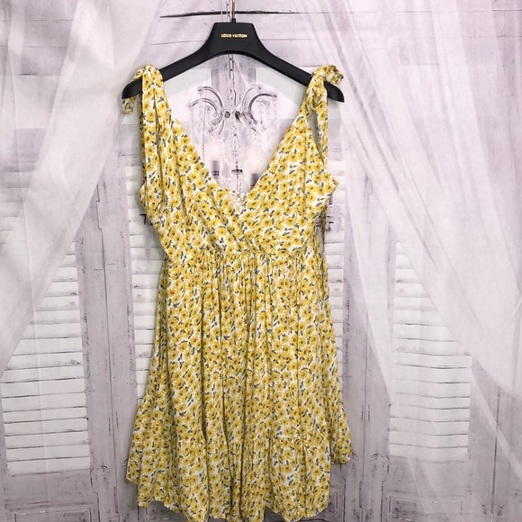 so_poke's tweet photo. So good I had to share! Check out all the items I'm loving on @Poshmarkapp #poshmark #fashion #style #shopmycloset #vintagewitch: https://t.co/9ZiJcLFseG https://t.co/NP6jljnW9o